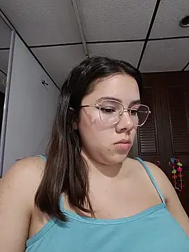 Snapshot of EmmaSulivan chatting on 05-13-26, 10:17 EmmaSulivan online show from 05-13-26, 10:17