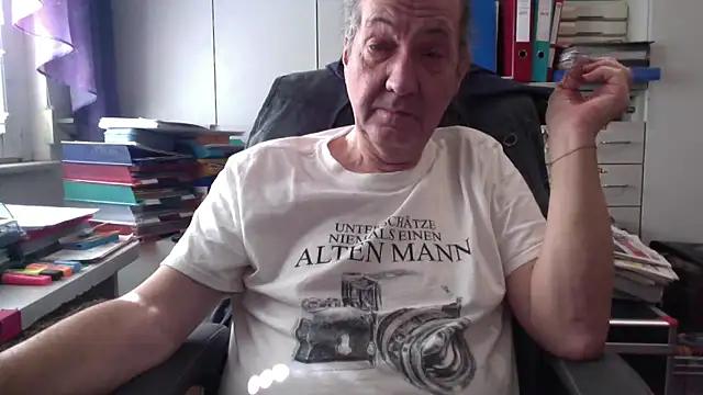 Snapshot of HMStraps01 chatting on 02-25-25, 10:26 HMStraps01 online show from 02-25-25, 10:26