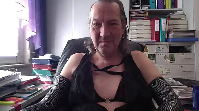 Snapshot of HMStraps01 chatting on 03-07-25, 10:24 HMStraps01 online show from 03-07-25, 10:24