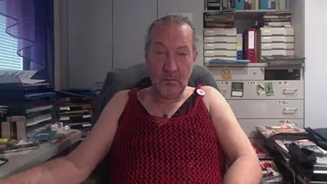 Snapshot of HMStraps01 chatting on 12-05-25, 11:41 HMStraps01 online show from 12-05-25, 11:41