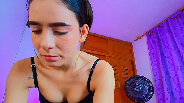 Snapshot of Peach_Rose_ chatting on 03-02-25, 03:02 Peach Rose online show from 03-02-25, 03:02