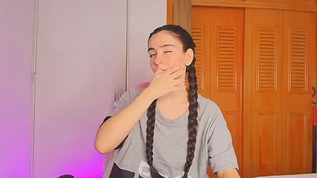 Snapshot of Peach_Rose_ chatting on 10-27-25, 10:14 Peach Rose online show from 10-27-25, 10:14