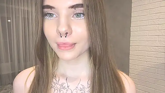 Snapshot of CarolinePepper chatting on 02-25-25, 04:10 CarolinePepper online show from 02-25-25, 04:10