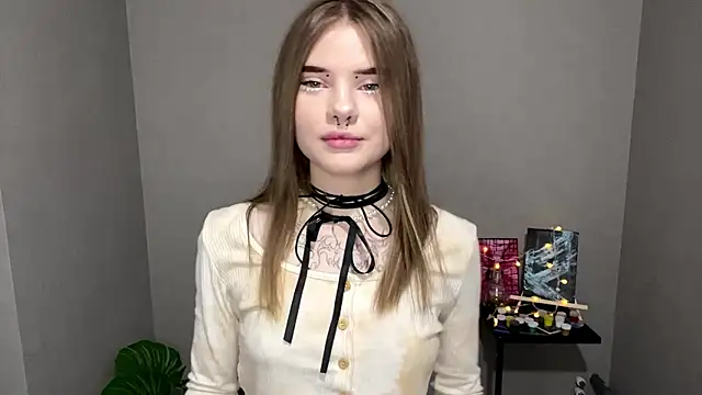 Snapshot of CarolinePepper chatting on 03-08-25, 05:11 CarolinePepper online show from 03-08-25, 05:11