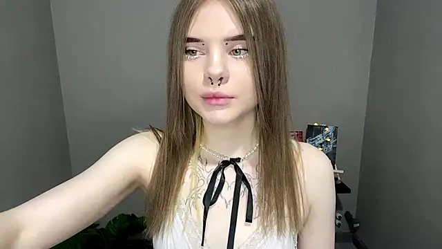 Snapshot of CarolinePepper chatting on 03-08-25, 08:14 CarolinePepper online show from 03-08-25, 08:14