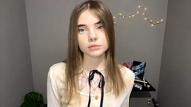 Snapshot of CarolinePepper chatting on 03-20-25, 05:15 CarolinePepper online show from 03-20-25, 05:15