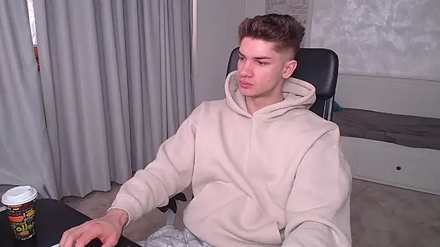 MaxKaiden online show from 04-05-26, 05:48