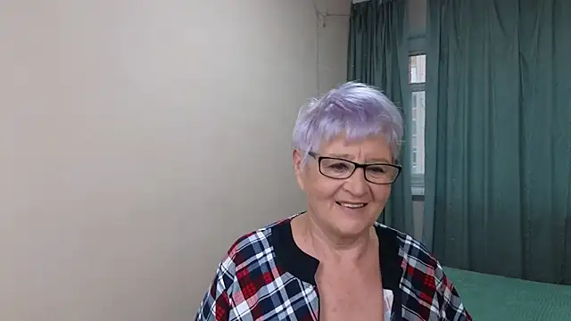 Sandra Snowflake online show from 09-25-25, 03:54