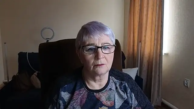 Sandra Snowflake online show from 04-13-26, 04:18