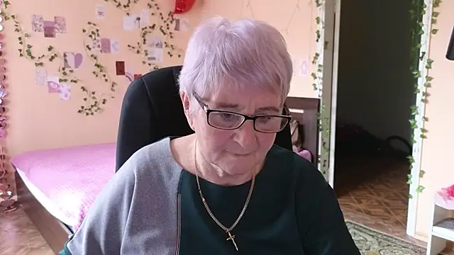 Sandra Snowflake online show from 04-30-26, 11:05