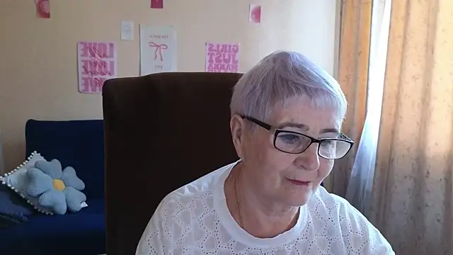 Sandra Snowflake online show from 05-21-26, 04:19