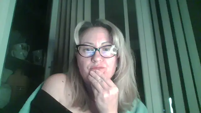 Snapshot of Mary888x chatting on 02-21-25, 09:32 Mary888x online show from 02-21-25, 09:32