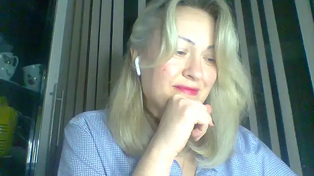 Snapshot of Mary888x chatting on 03-06-25, 05:22 Mary888x online show from 03-06-25, 05:22