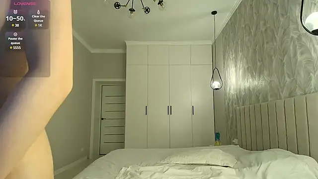 Snapshot of minamoons chatting on 03-16-25, 11:25 minamoons online show from 03-16-25, 11:25