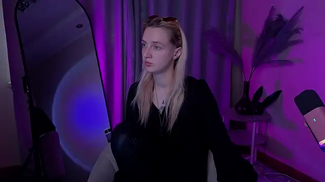 aishiro online show from 09-16-25, 01:34