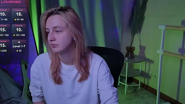 aishiro online show from 11-28-25, 09:12