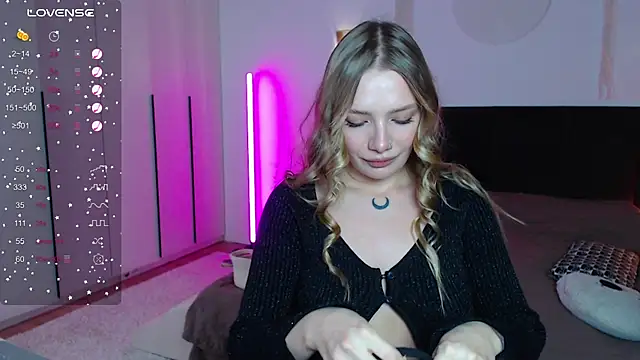 LunaticaBae online show from 02-27-25, 01:05