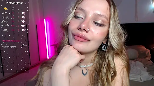 LunaticaBae online show from 03-16-25, 07:15