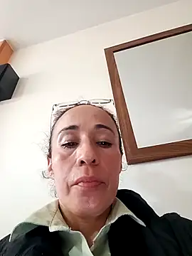 Snapshot of Coeur_de_luxure chatting on 10-31-25, 07:04 Coeur de luxure online show from 10-31-25, 07:04