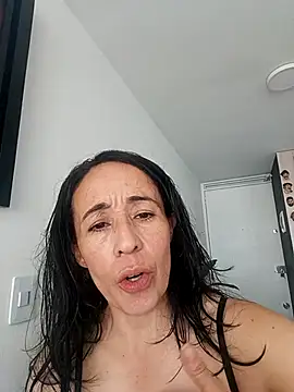 Snapshot of Coeur_de_luxure chatting on 11-02-25, 02:52 Coeur de luxure online show from 11-02-25, 02:52