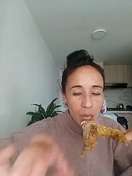 Snapshot of Coeur_de_luxure chatting on 11-04-25, 06:18 Coeur de luxure online show from 11-04-25, 06:18