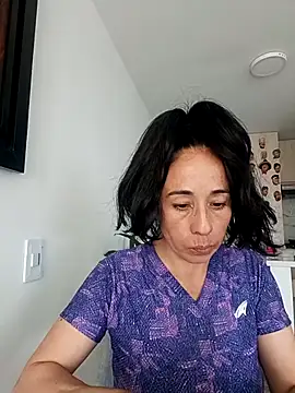 Snapshot of Coeur_de_luxure chatting on 11-05-25, 07:03 Coeur de luxure online show from 11-05-25, 07:03