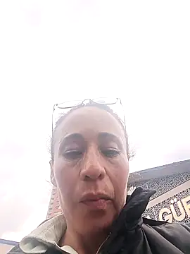 Snapshot of Coeur_de_luxure chatting on 11-06-25, 06:31 Coeur de luxure online show from 11-06-25, 06:31