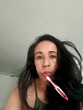 Snapshot of Coeur_de_luxure chatting on 11-07-25, 10:10 Coeur de luxure online show from 11-07-25, 10:10