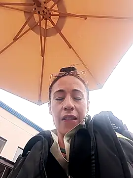 Snapshot of Coeur_de_luxure chatting on 11-14-25, 02:16 Coeur de luxure online show from 11-14-25, 02:16