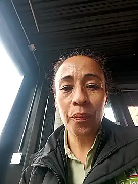 Snapshot of Coeur_de_luxure chatting on 11-15-25, 04:14 Coeur de luxure online show from 11-15-25, 04:14