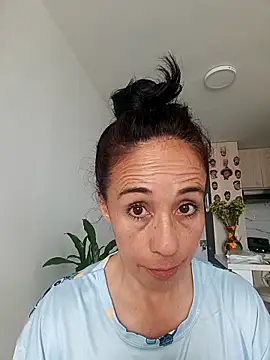 Snapshot of Coeur_de_luxure chatting on 11-17-25, 02:34 Coeur de luxure online show from 11-17-25, 02:34