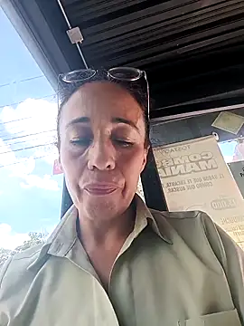 Snapshot of Coeur_de_luxure chatting on 11-18-25, 06:23 Coeur de luxure online show from 11-18-25, 06:23