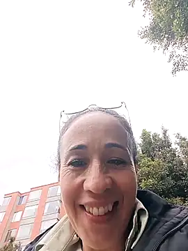 Snapshot of Coeur_de_luxure chatting on 11-19-25, 07:25 Coeur de luxure online show from 11-19-25, 07:25