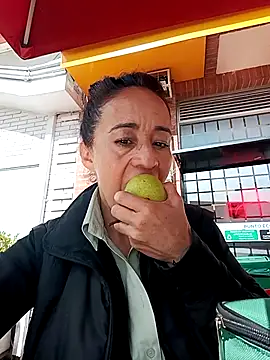 Snapshot of Coeur_de_luxure chatting on 11-29-25, 02:09 Coeur de luxure online show from 11-29-25, 02:09