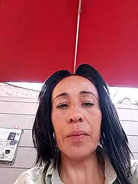 Snapshot of Coeur_de_luxure chatting on 12-19-25, 06:15 Coeur de luxure online show from 12-19-25, 06:15