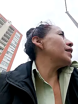 Snapshot of Coeur_de_luxure chatting on 01-14-26, 02:01 Coeur de luxure online show from 01-14-26, 02:01