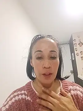 Snapshot of Coeur_de_luxure chatting on 01-18-26, 02:04 Coeur de luxure online show from 01-18-26, 02:04