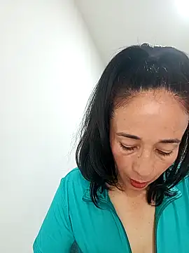 Snapshot of Coeur_de_luxure chatting on 02-16-26, 02:57 Coeur de luxure online show from 02-16-26, 02:57