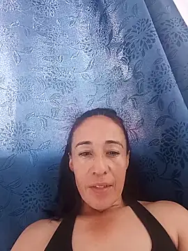 Snapshot of Coeur_de_luxure chatting on 02-18-26, 02:02 Coeur de luxure online show from 02-18-26, 02:02