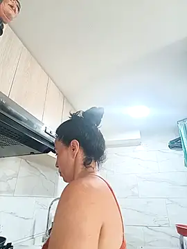 Snapshot of Coeur_de_luxure chatting on 03-05-26, 06:59 Coeur de luxure online show from 03-05-26, 06:59