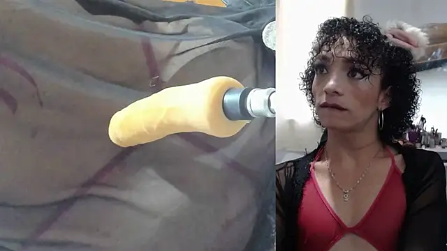 Snapshot of afroditacute15 chatting on 12-19-25, 03:30 afroditacute15 online show from 12-19-25, 03:30