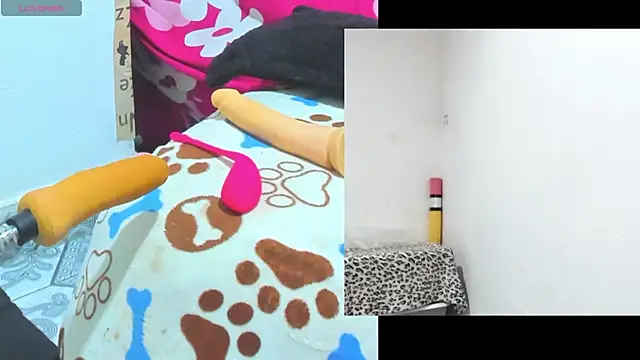 Snapshot of afroditacute15 chatting on 02-25-26, 08:51 afroditacute15 online show from 02-25-26, 08:51