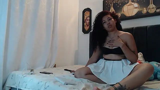 Snapshot of lunitadal chatting on 10-20-25, 03:07 lunitadal online show from 10-20-25, 03:07
