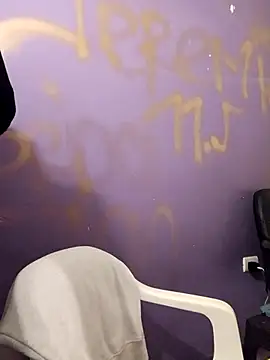 LeonRoots online show from 12-23-25, 08:12