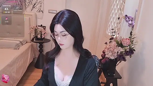 Snapshot of Tingdie chatting on 10-20-25, 04:29 Tingdie online show from 10-20-25, 04:29