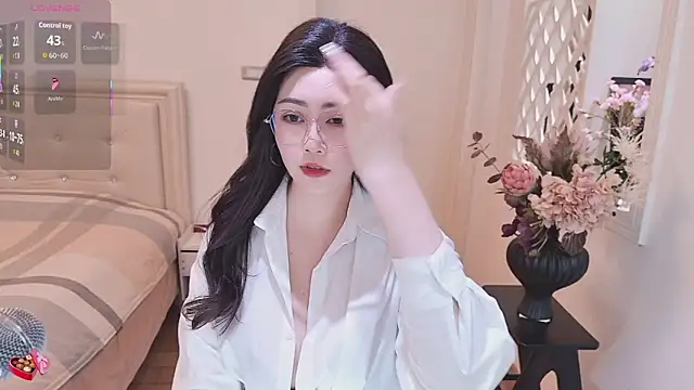 Snapshot of Tingdie chatting on 11-30-25, 02:32 Tingdie online show from 11-30-25, 02:32