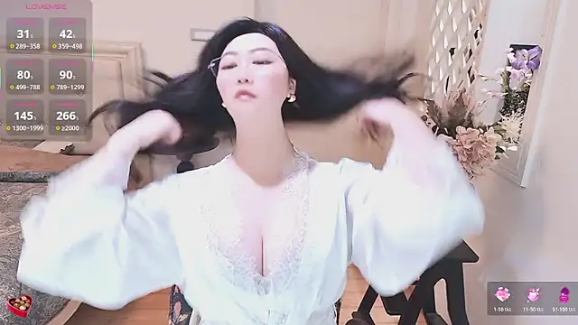 Snapshot of Tingdie chatting on 12-18-25, 02:12 Tingdie online show from 12-18-25, 02:12