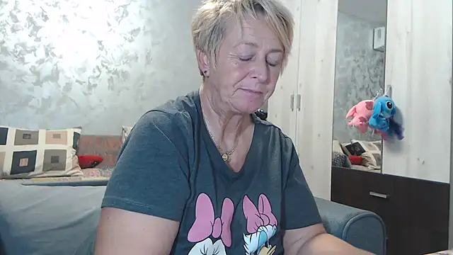 RosesandLillies online show from 10-14-25, 04:41