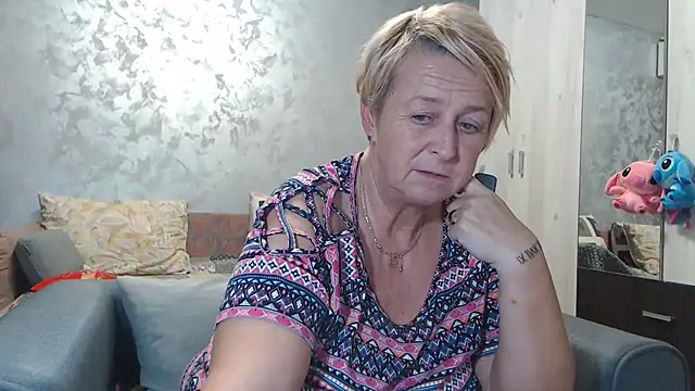 RosesandLillies online show from 10-20-25, 04:07