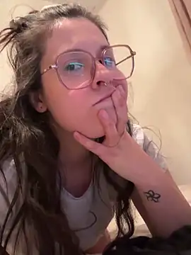 Snapshot of Rosiee69_ chatting on 03-02-25, 06:37 Rosiee69 online show from 03-02-25, 06:37